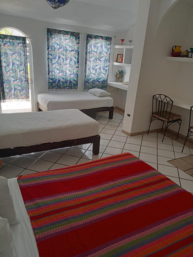 Alexandross Hostal