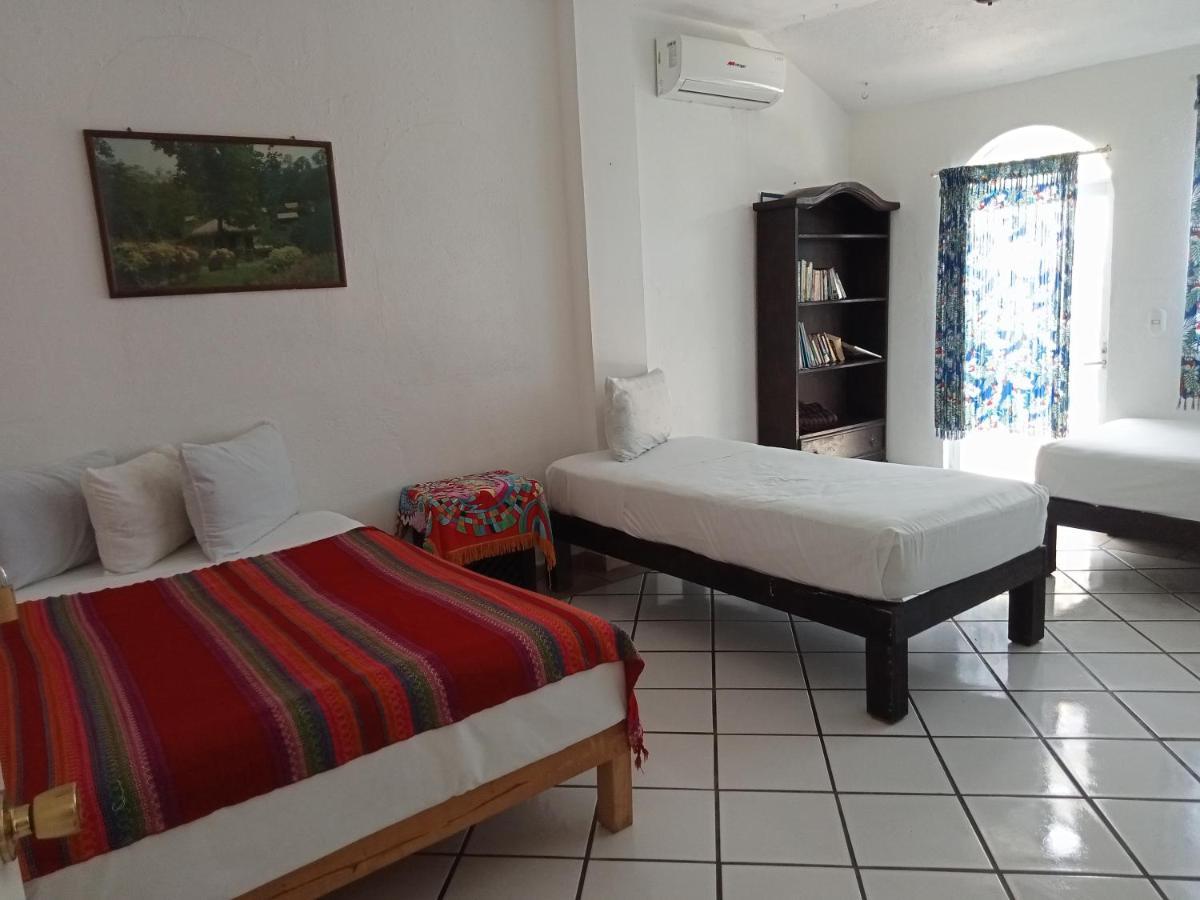 Hostal Alexandross